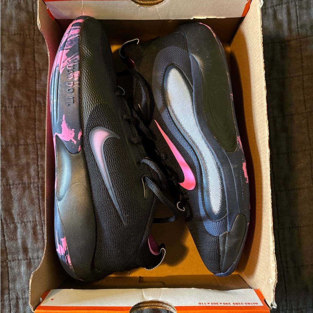 Nike Isofly GS Black Playful Pink Basketball Shoes FN4384-003 Womens‎ 8.5 / 7Y